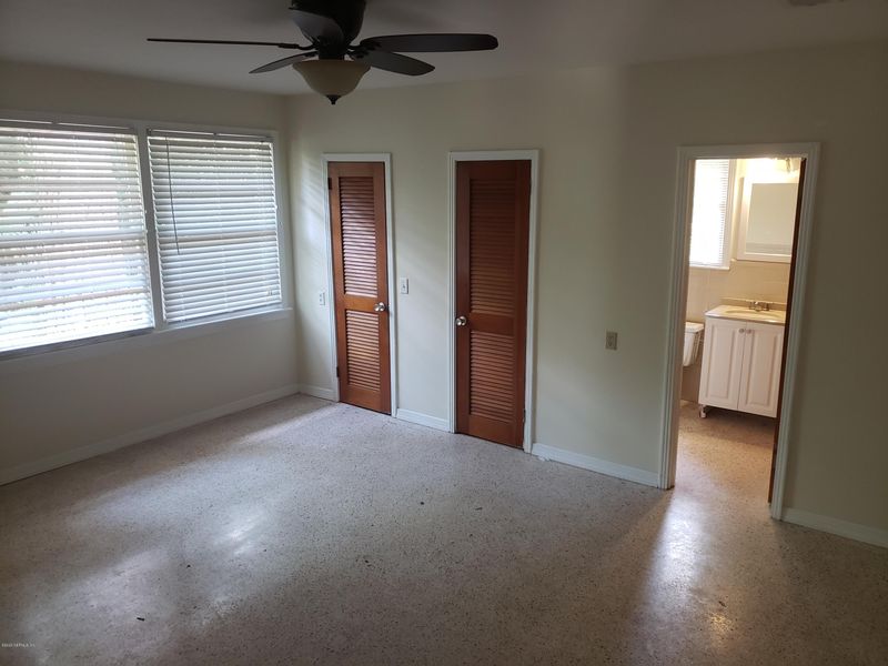 1070 Willis Dr, Jacksonville, FL 32205