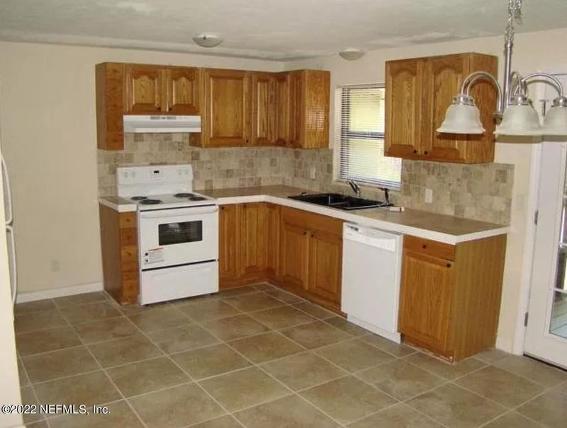 10705 Tulsa Rd, Jacksonville, FL 32218