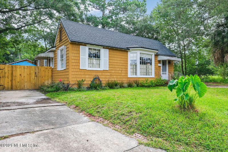 1071 Willis Dr, Jacksonville, FL 32205
