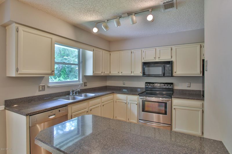 10720 Hearthstone Dr, Jacksonville, FL 32257