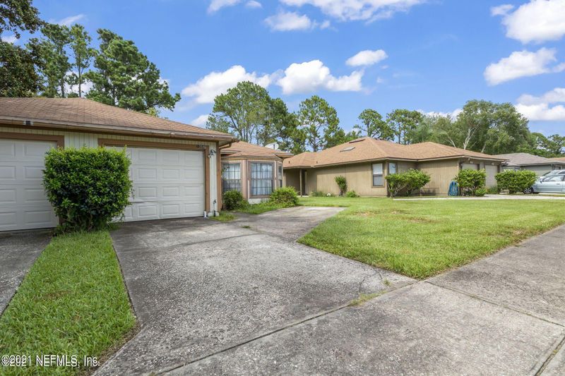 10745 Ironstone Dr N, Jacksonville, FL 32246
