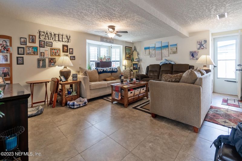 10761 Kuralei Dr, Jacksonville, FL 32246