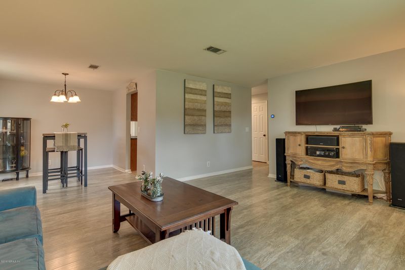 1077 Knoll, Jacksonville, FL 32221