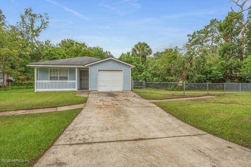 1082 Lake Forest Blvd, Jacksonville, FL 32208