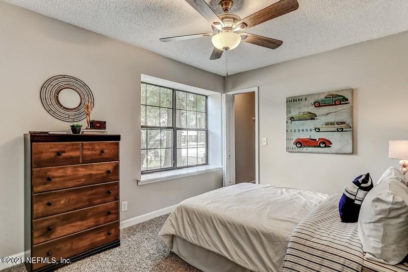 10846 S Naples Ct, Jacksonville, FL 32218