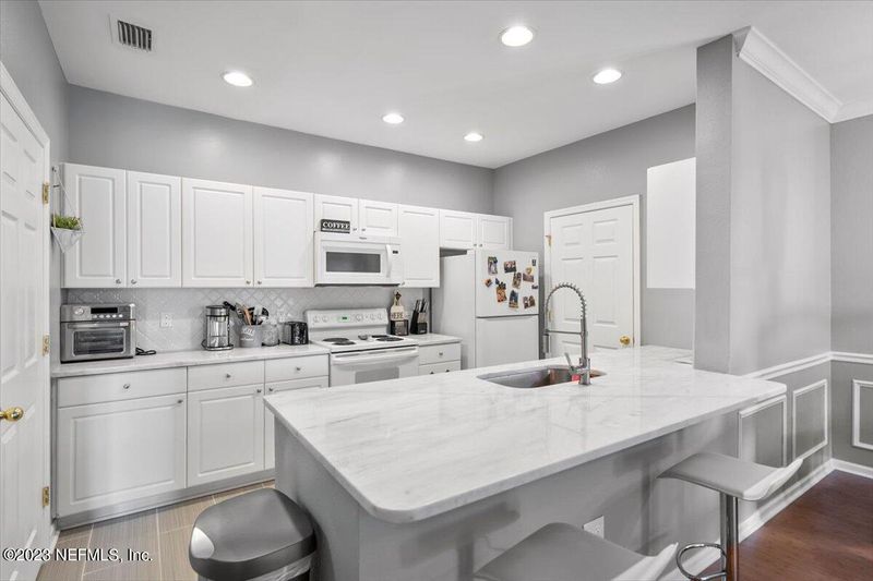 10901 Burnt Mill Rd #203, Jacksonville, FL 32256