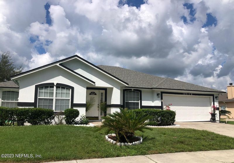 10912 Lydia Estates Dr E, Jacksonville, FL 32218