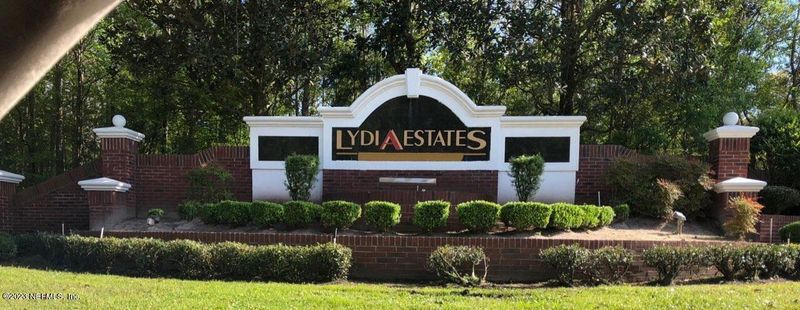 10912 Lydia Estates Dr E, Jacksonville, FL 32218