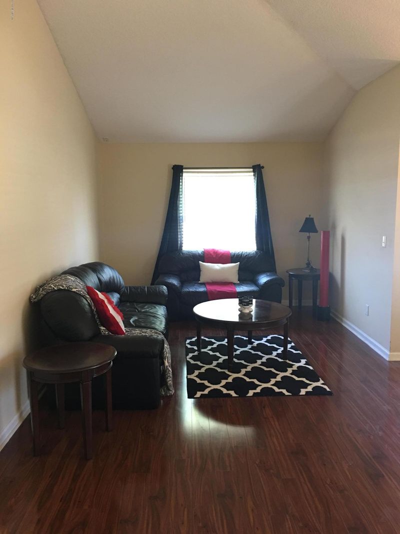 10975 Campus Heights Ln, Jacksonville, FL 32218