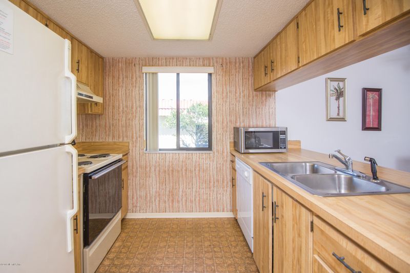 11 Dondanville Rd #18, St Augustine, FL 32080