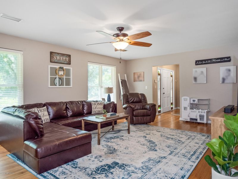110 Magnolia Bluff Ave, Jacksonville, FL 32211