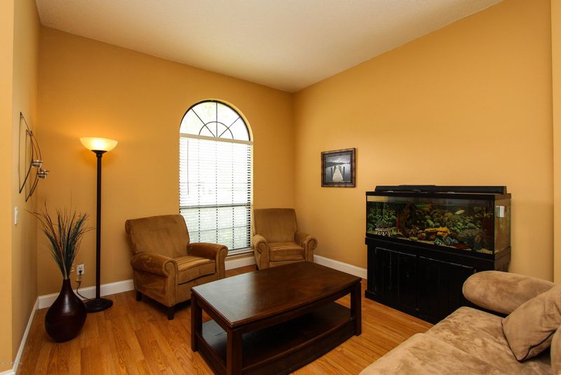 11009 Union Pacific Dr S, Jacksonville, FL 32246