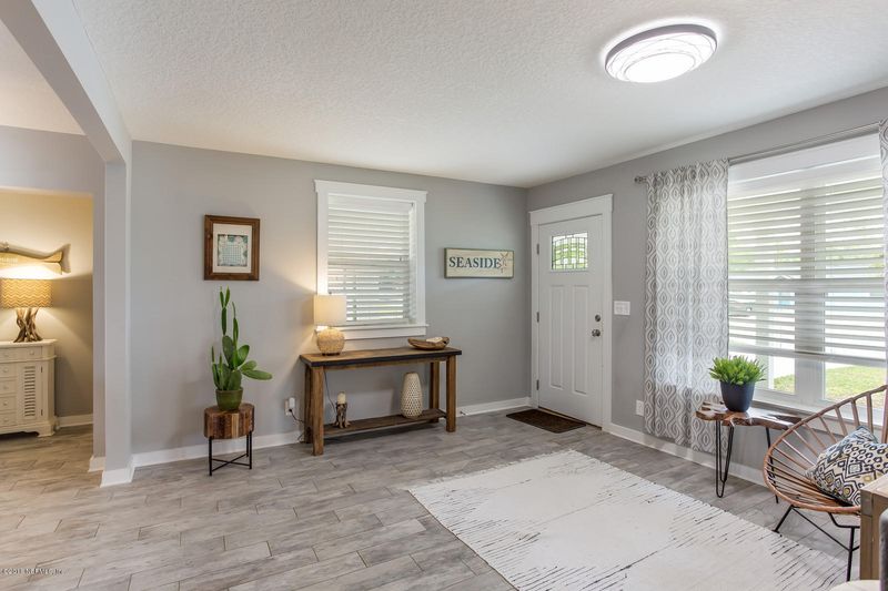 1102 13th Ave N, Jacksonville Beach, FL 32250