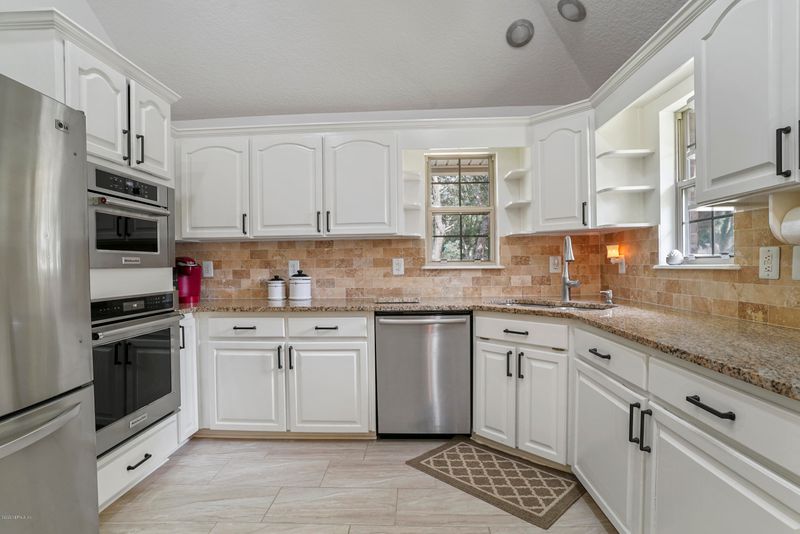 1102 Pebble Ridge Dr, Jacksonville, FL 32220