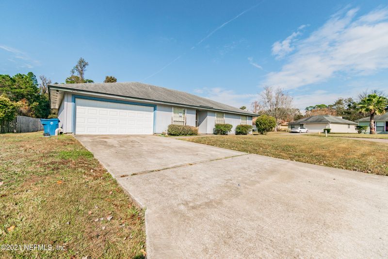 11022 Copper Hill Dr, Jacksonville, FL 32218