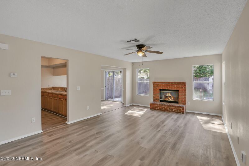 11048 Traci Lynn Dr, Jacksonville, FL 32218
