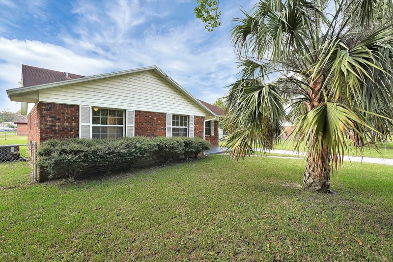 1105 N Walnut St, Starke, FL 32091