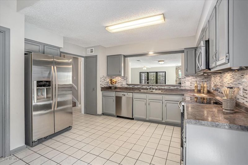 11051 Mill Pond Ct, Jacksonville, FL 32257