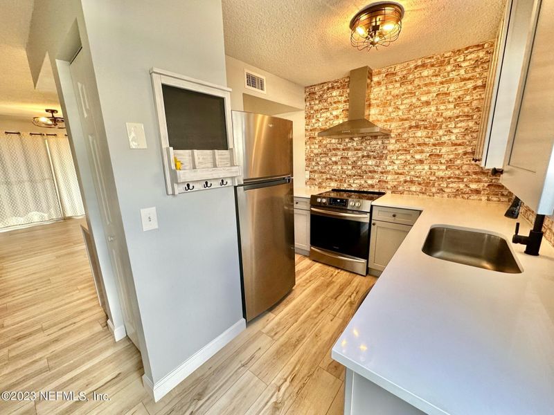 111 E 1st St #3, Jacksonville, FL 32206