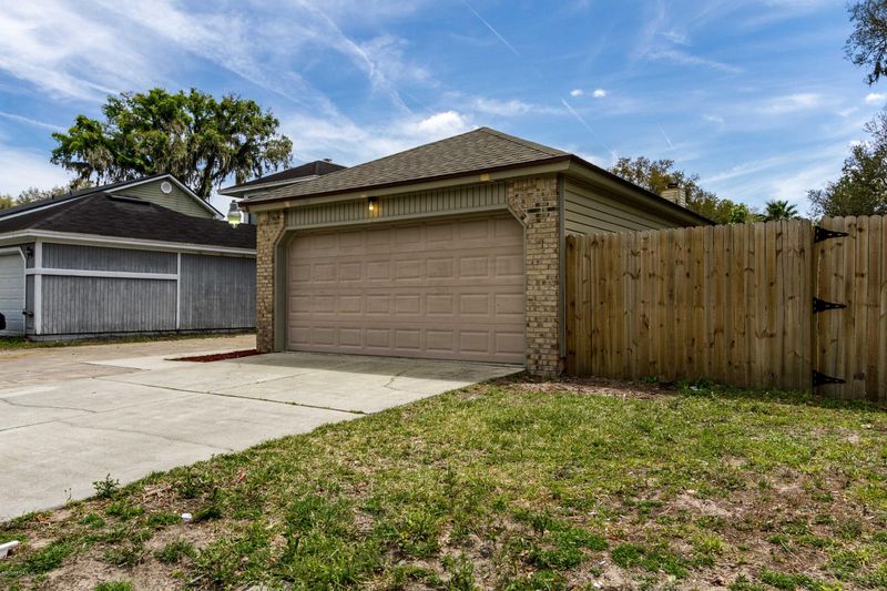 11108 Caroline Crest Dr, Jacksonville, FL 32225