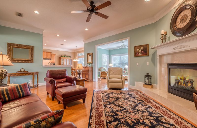 1113 Emilys Walk Ln E, Jacksonville, FL 32221