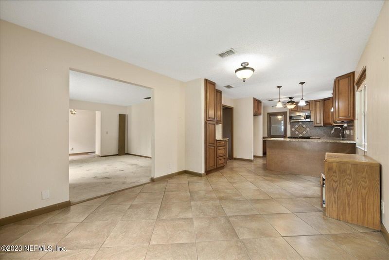 11150 Bridges Rd, Jacksonville, FL 32218