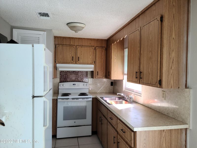 1116 Easy St, Jacksonville, FL 32218