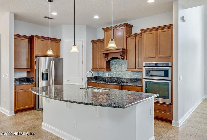 112 Ellsworth Cir, St Johns, FL 32259