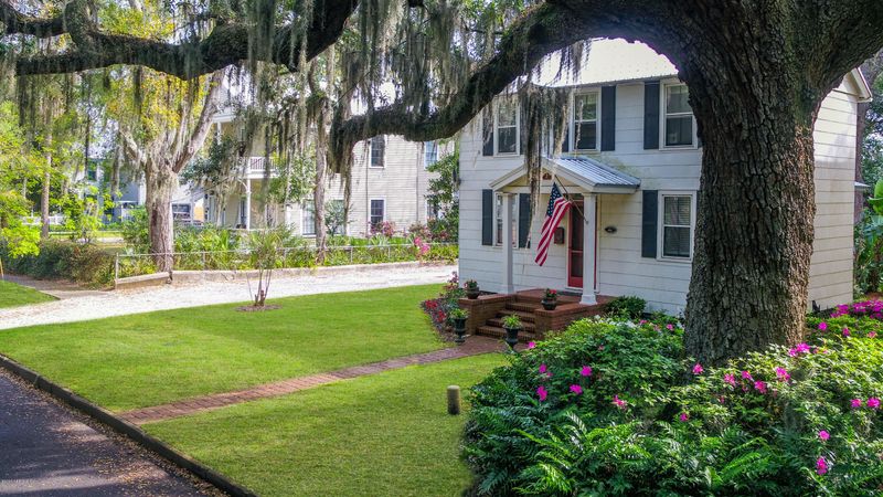 112 S 10th St, Fernandina Beach, FL 32034