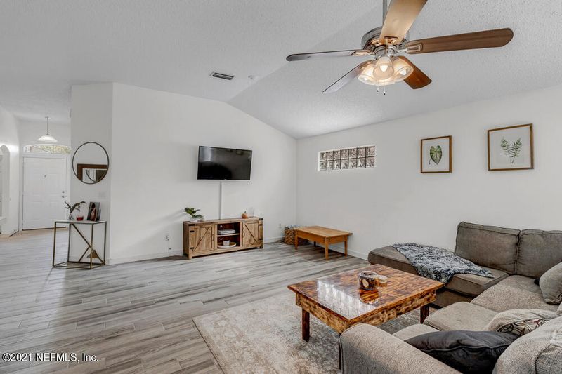 1120 Creeks Ridge Rd, Jacksonville, FL 32225