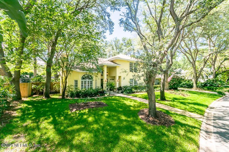 1120 Seawood Dr, Neptune Beach, FL 32266