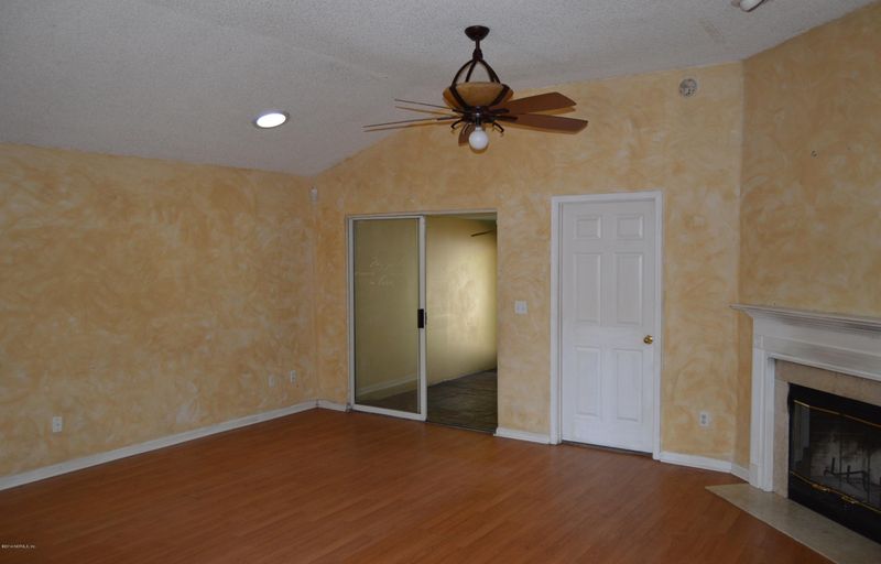 11203 Mikris Dr N, Jacksonville, FL 32225