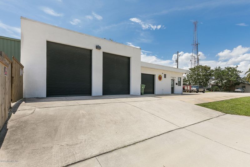 1122 9th St S, Jacksonville Beach, FL 32250