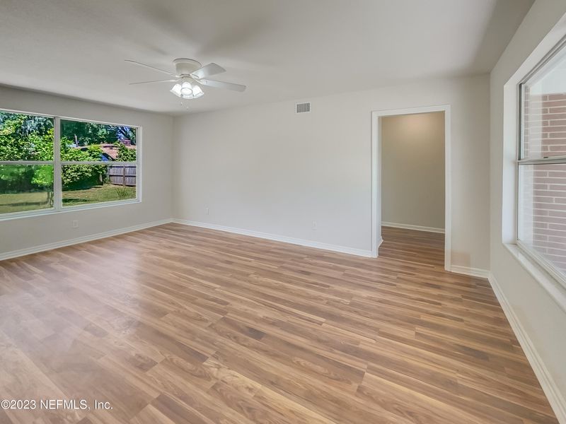 1122 Las Robida Dr, Jacksonville, FL 32211