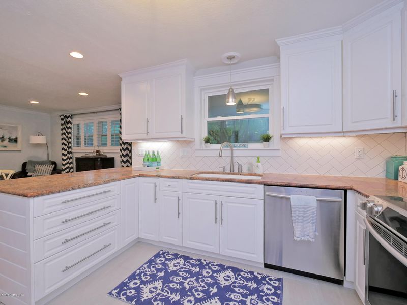 1123 Hagler Dr, Neptune Beach, FL 32266