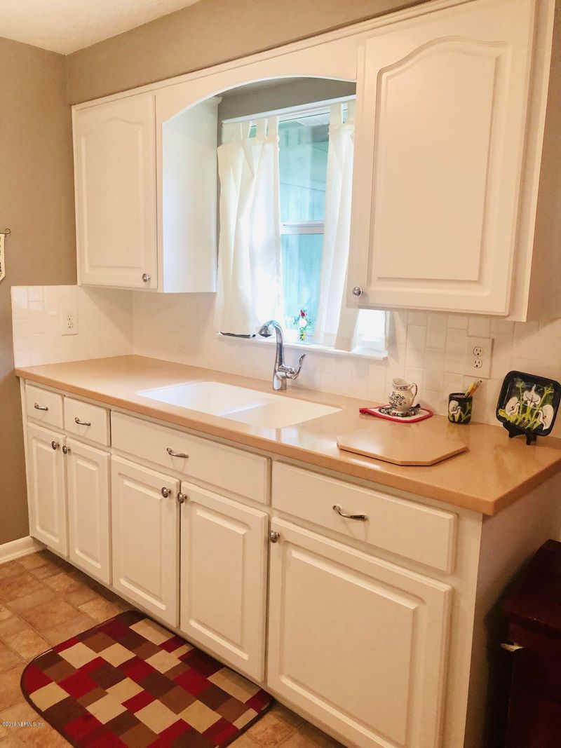 11234 Avery Dr, Jacksonville, FL 32218