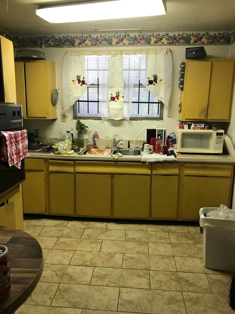 1124 S Ellis Rd, Jacksonville, FL 32205