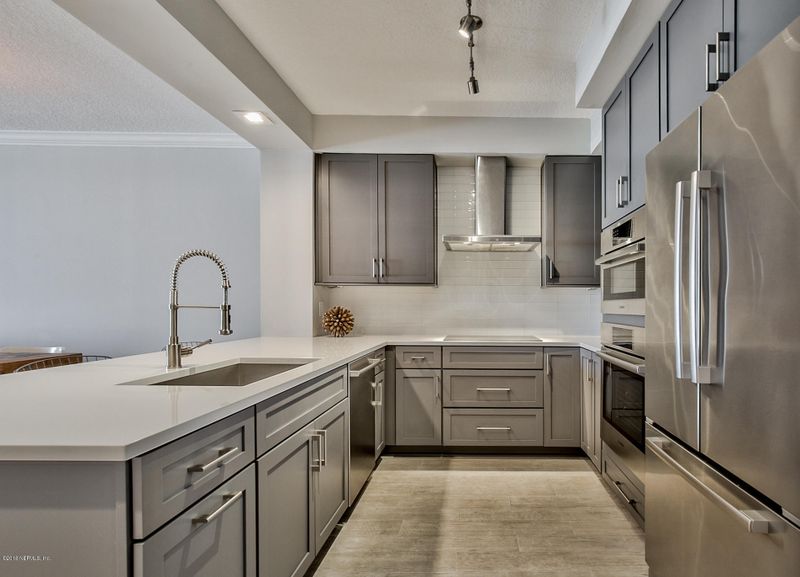 1126 1st St N #503, Jacksonville Beach, FL 32250
