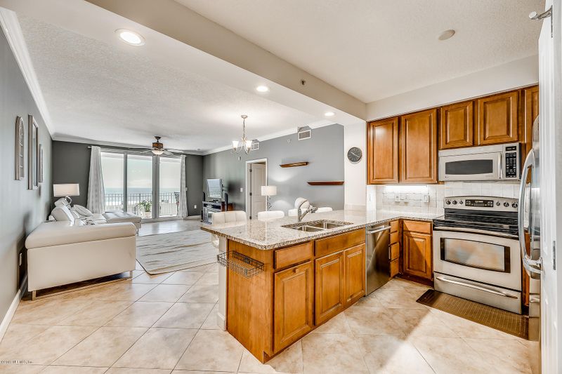 1126 1st St N #602, Jacksonville Beach, FL 32250
