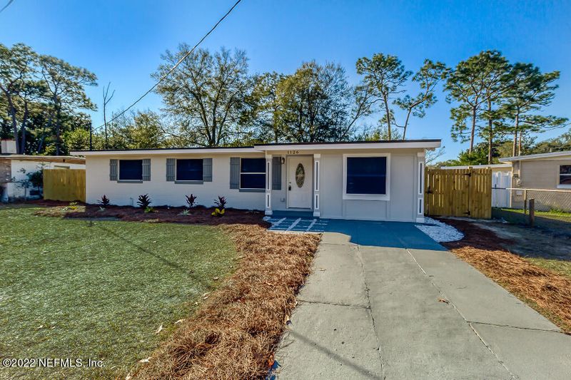 1126 Ake Ln, Jacksonville, FL 32218