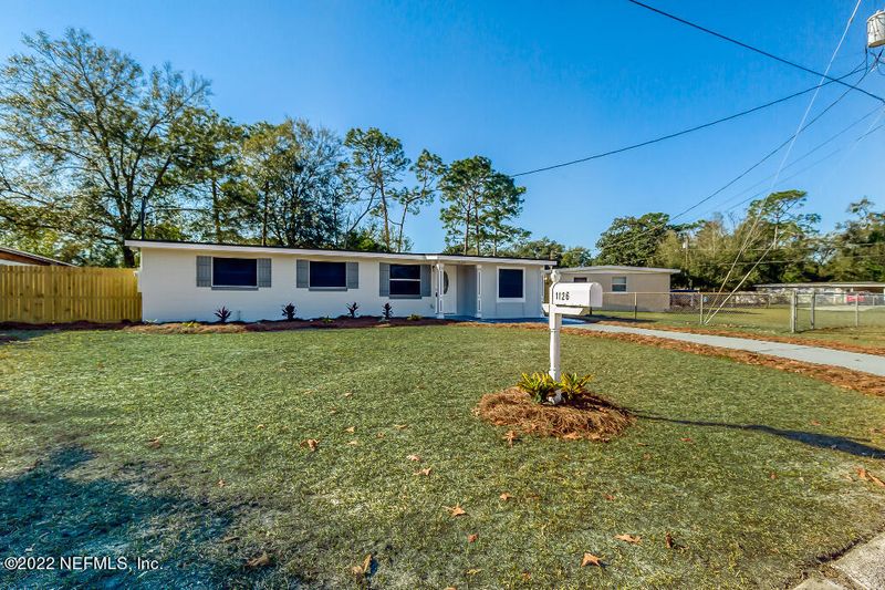 1126 Ake Ln, Jacksonville, FL 32218