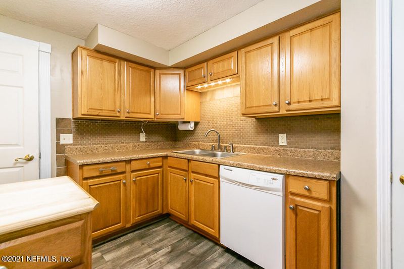 11262 Samuel Dr, Jacksonville, FL 32218