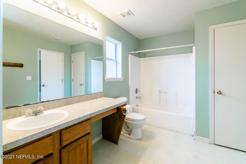 11293 Martin Lakes Dr N, Jacksonville, FL 32220