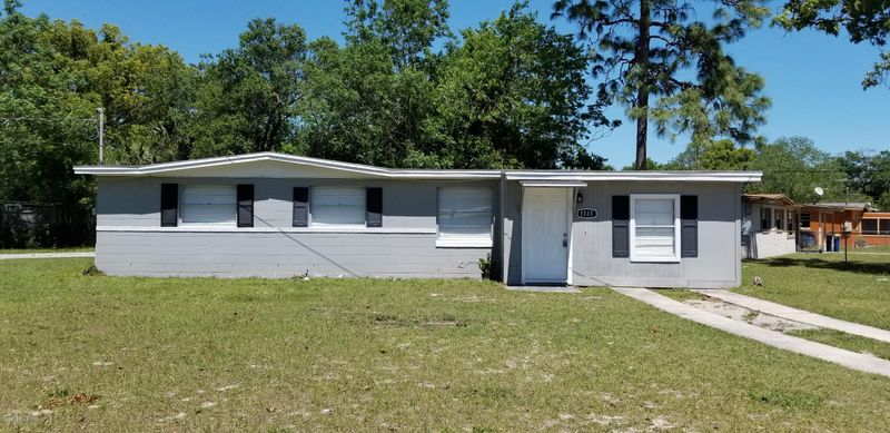 1131 Ake Ln, Jacksonville, FL 32218