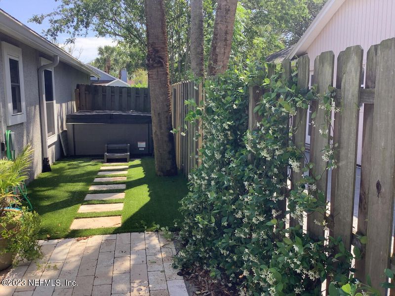 1138 Sandpiper Ln E, Atlantic Beach, FL 32233