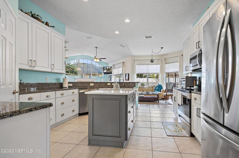 1141 Dover Dr, St Johns, FL 32259