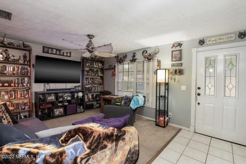 11458 Renne Dr, Jacksonville, FL 32218