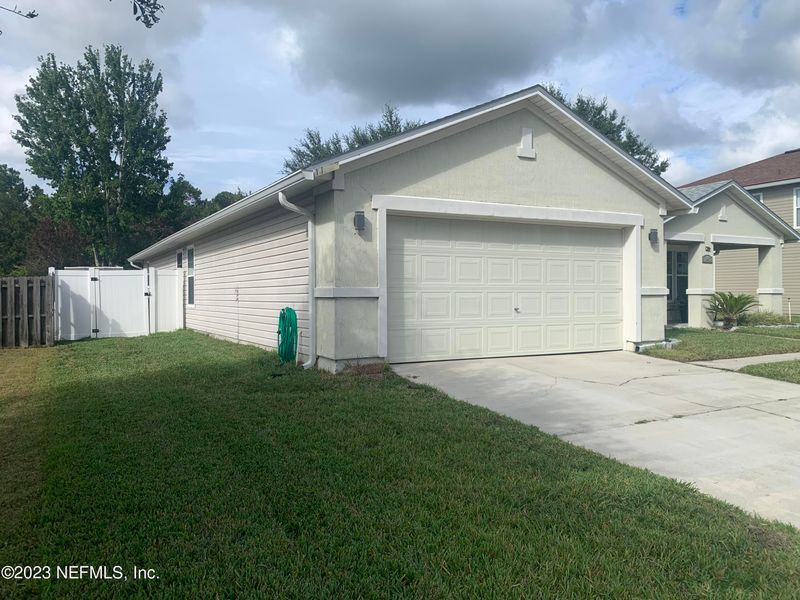 11477 Brian Lakes Dr N, Jacksonville, FL 32221
