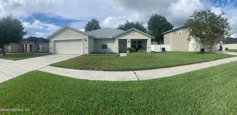 11477 Brian Lakes Dr N, Jacksonville, FL 32221