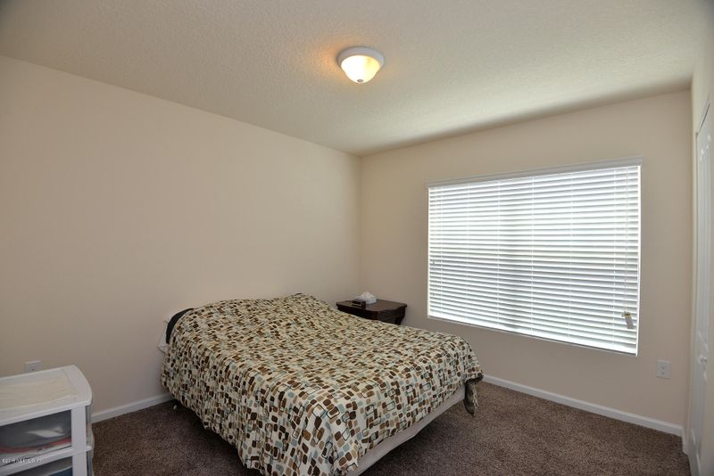 11589 Carson Lake Dr, Jacksonville, FL 32221